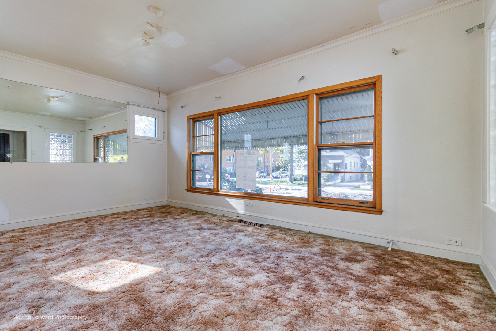 643 South 19th Avenue Maywood, IL 60153 - Photo 15 of 41 a view of an empty room with a window