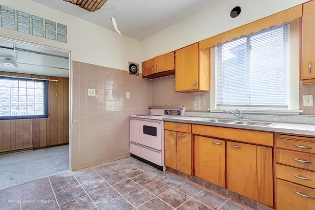 $170,000 | 643 South 19th Avenue, Maywood, IL 60153