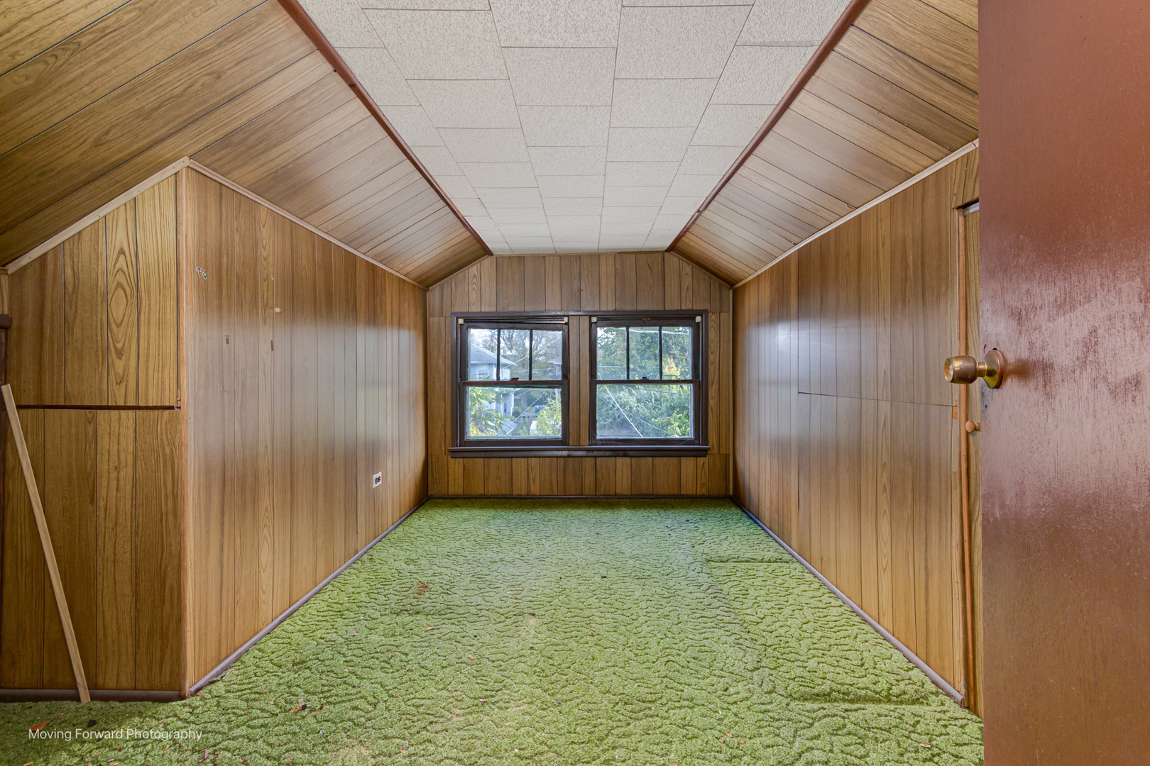 643 South 19th Avenue Maywood, IL 60153 - Photo 27 of 41 a view of a hallway with a window