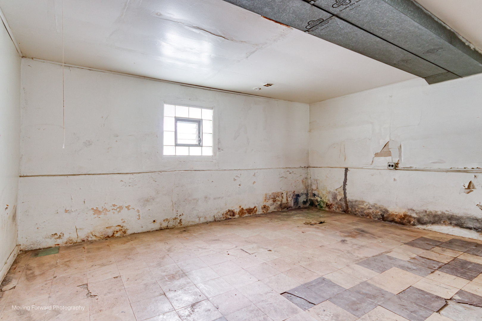 643 South 19th Avenue Maywood, IL 60153 - Photo 35 of 41 an empty room with natural light