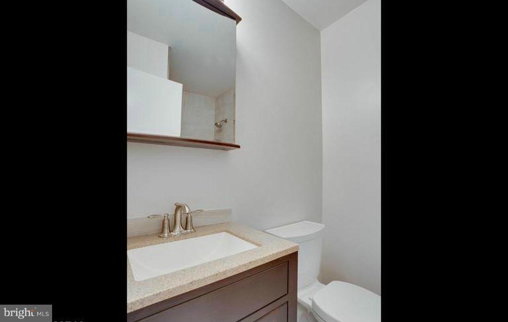 2414 Ivywood Road Reston, VA 20191 - Photo 11 of 19 Bath