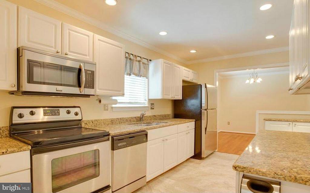 2414 Ivywood Road Reston, VA 20191 - Photo 6 of 19 Kitchen