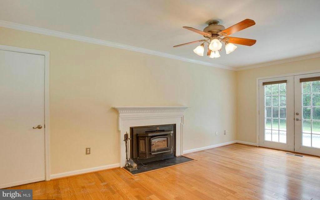 2414 Ivywood Road Reston, VA 20191 - Photo 8 of 19 Family Room