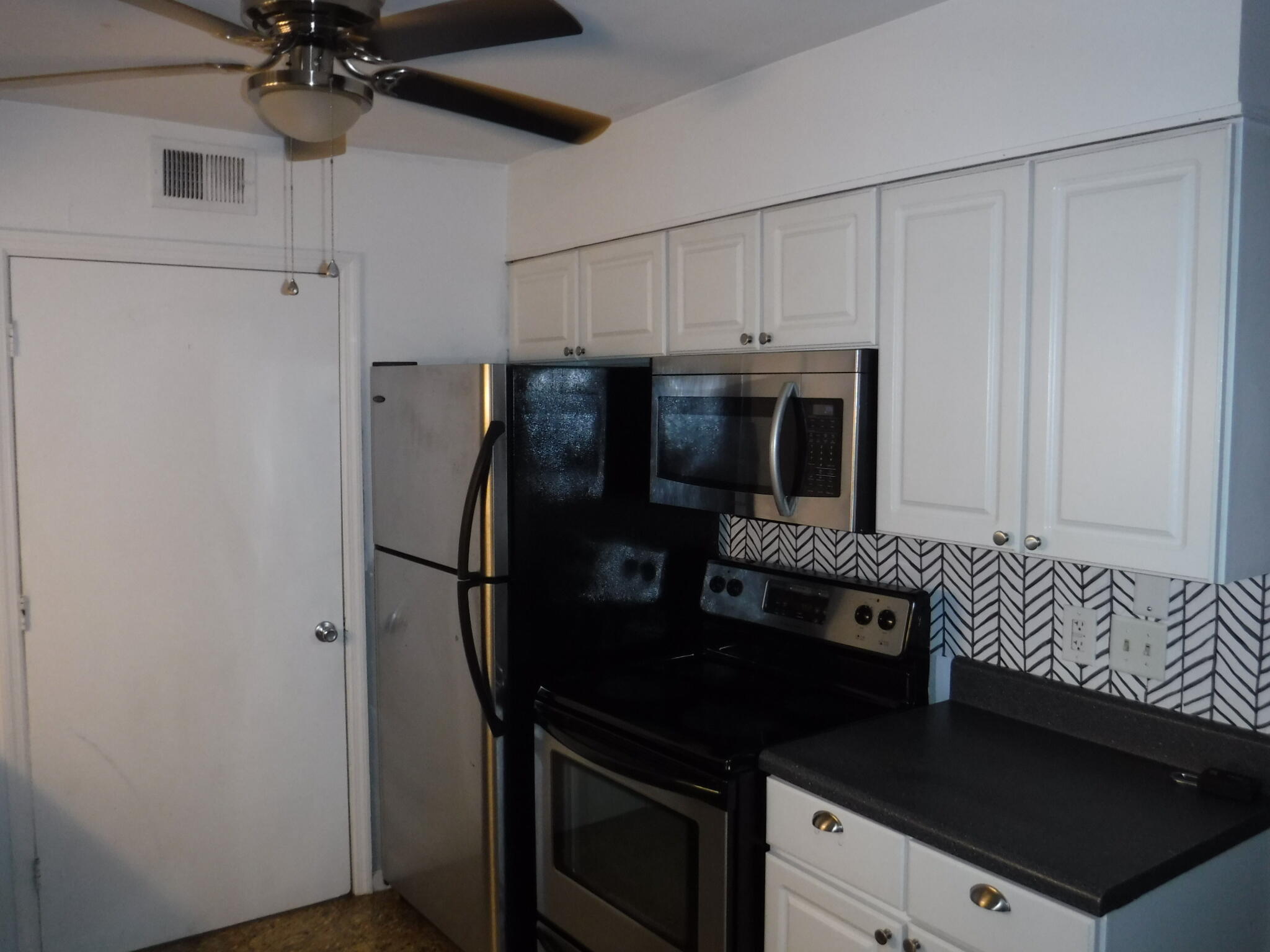1402 Camp Road, Unit 1A Charleston, SC 29412 - Photo 3 of 8 Kitchen