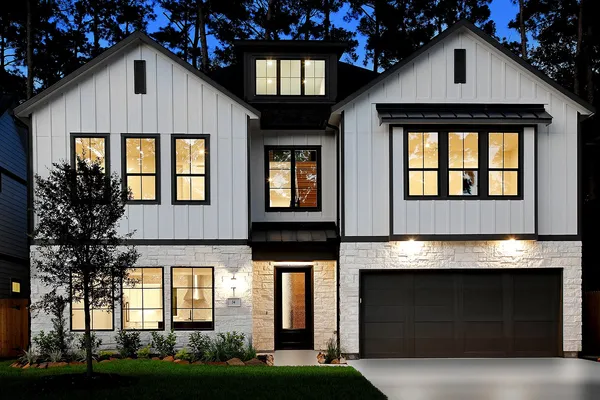 $975,000 | 34 Honeycomb Rdg Place, The Woodlands, TX 77380