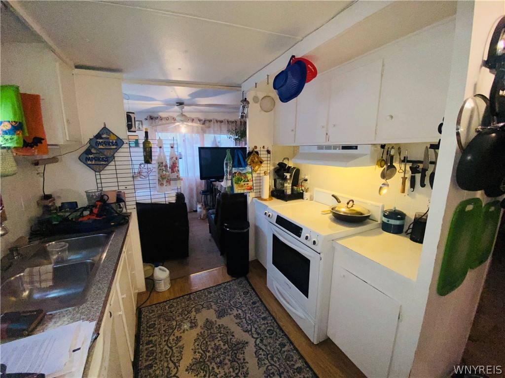 562 D Street Niagara Falls, NY 14304 - Photo 3 of 4