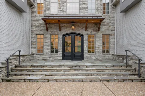 a very nice looking room with many windows