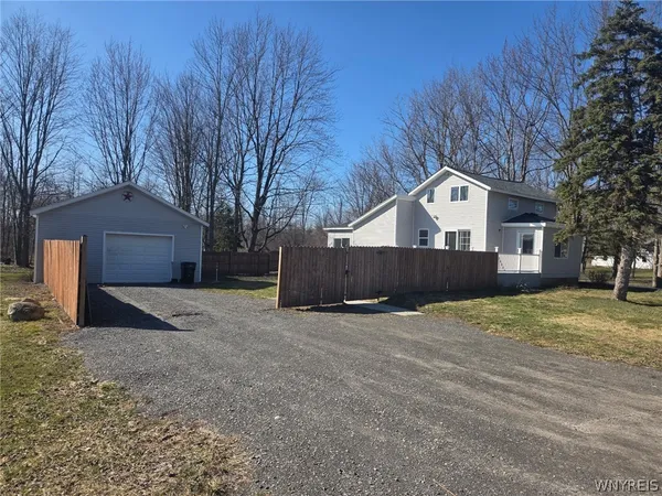 $349,900 | 8420 Akron Road, Royalton, NY 14094