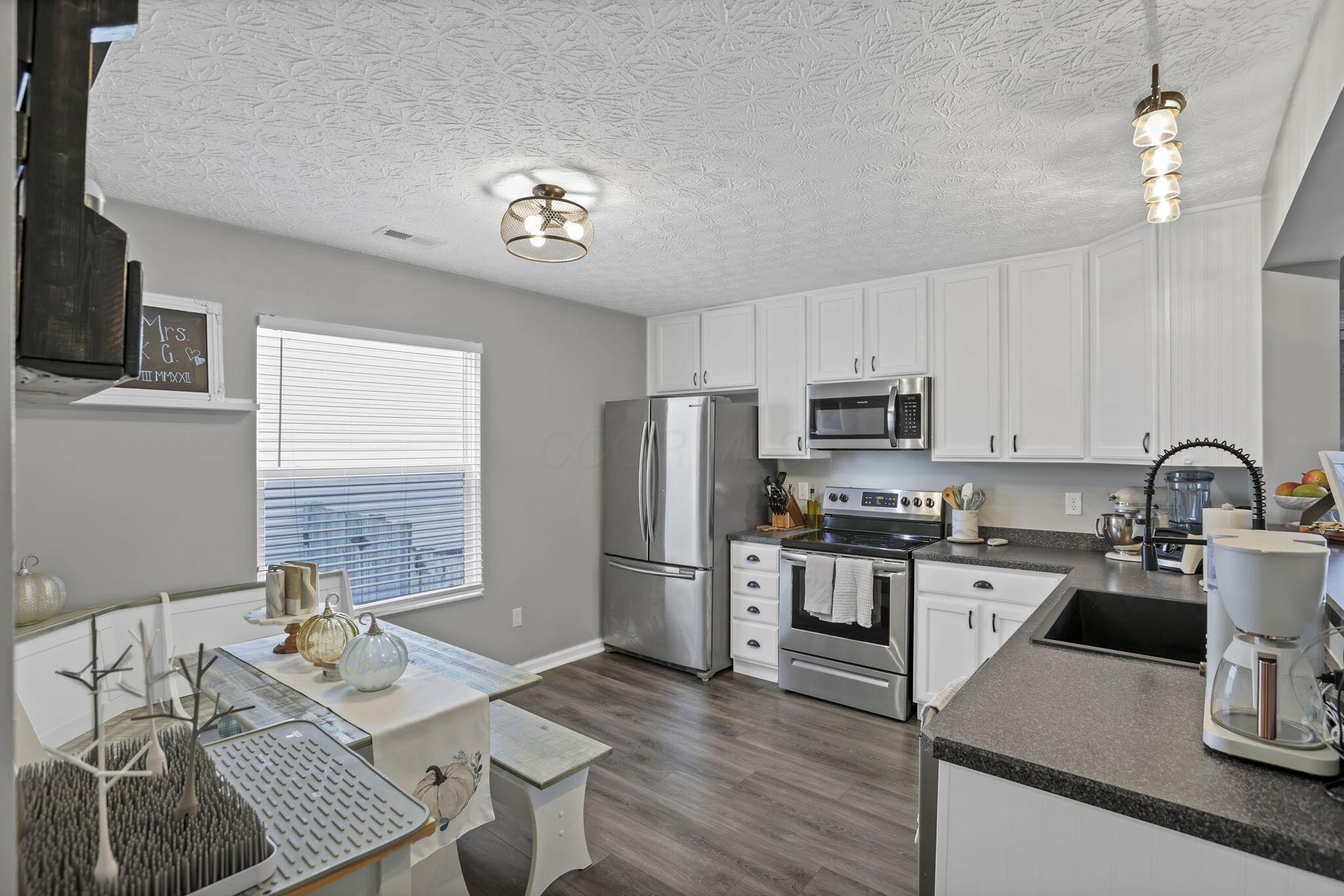 2161 Ripple Road Hilliard, OH 43026 - Photo 9 of 34 Kitchen/Eat In