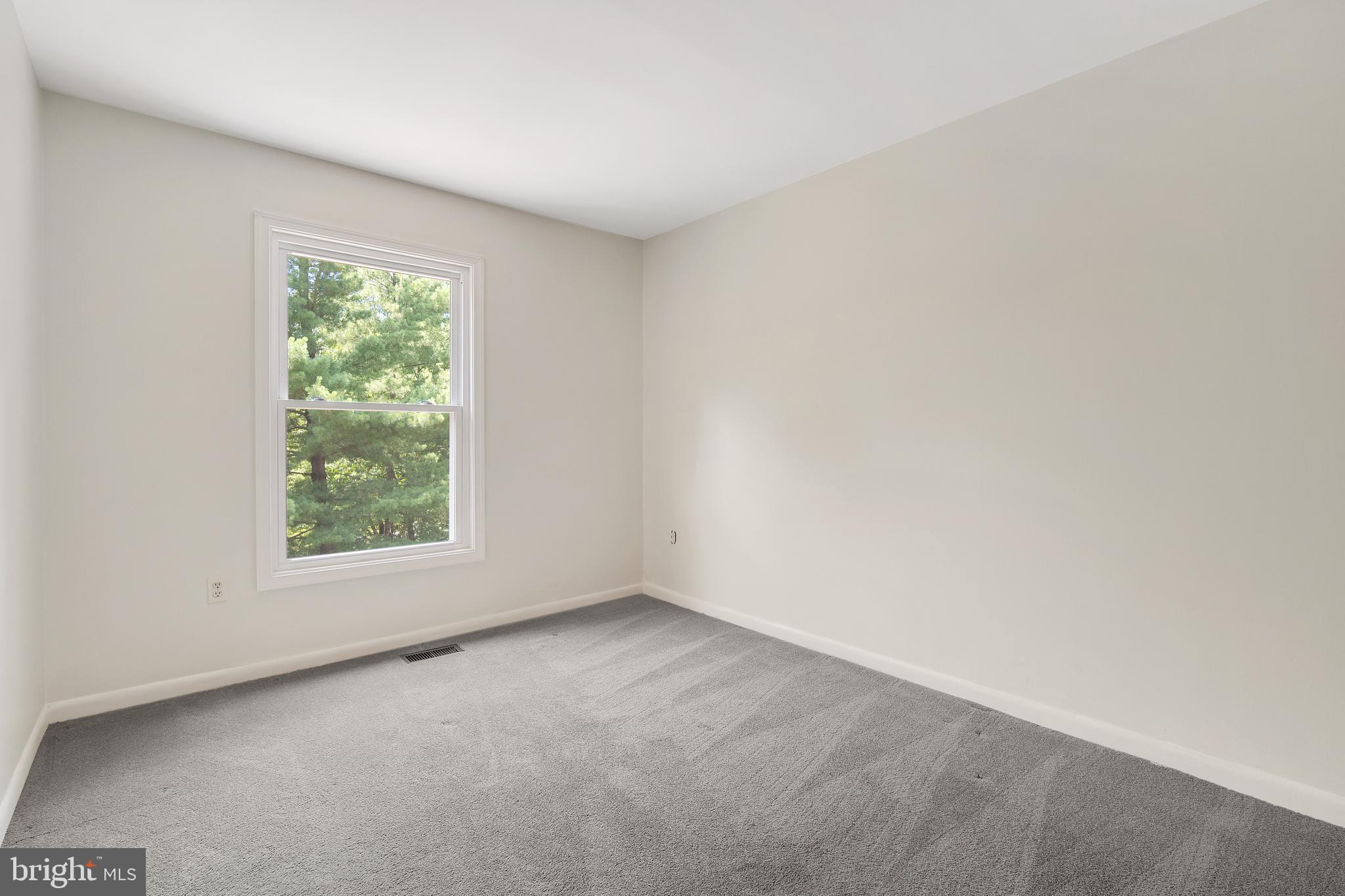9105 Saffron Lane Silver Spring, MD 20901 - Photo 27 of 43 Upper level second bedroom