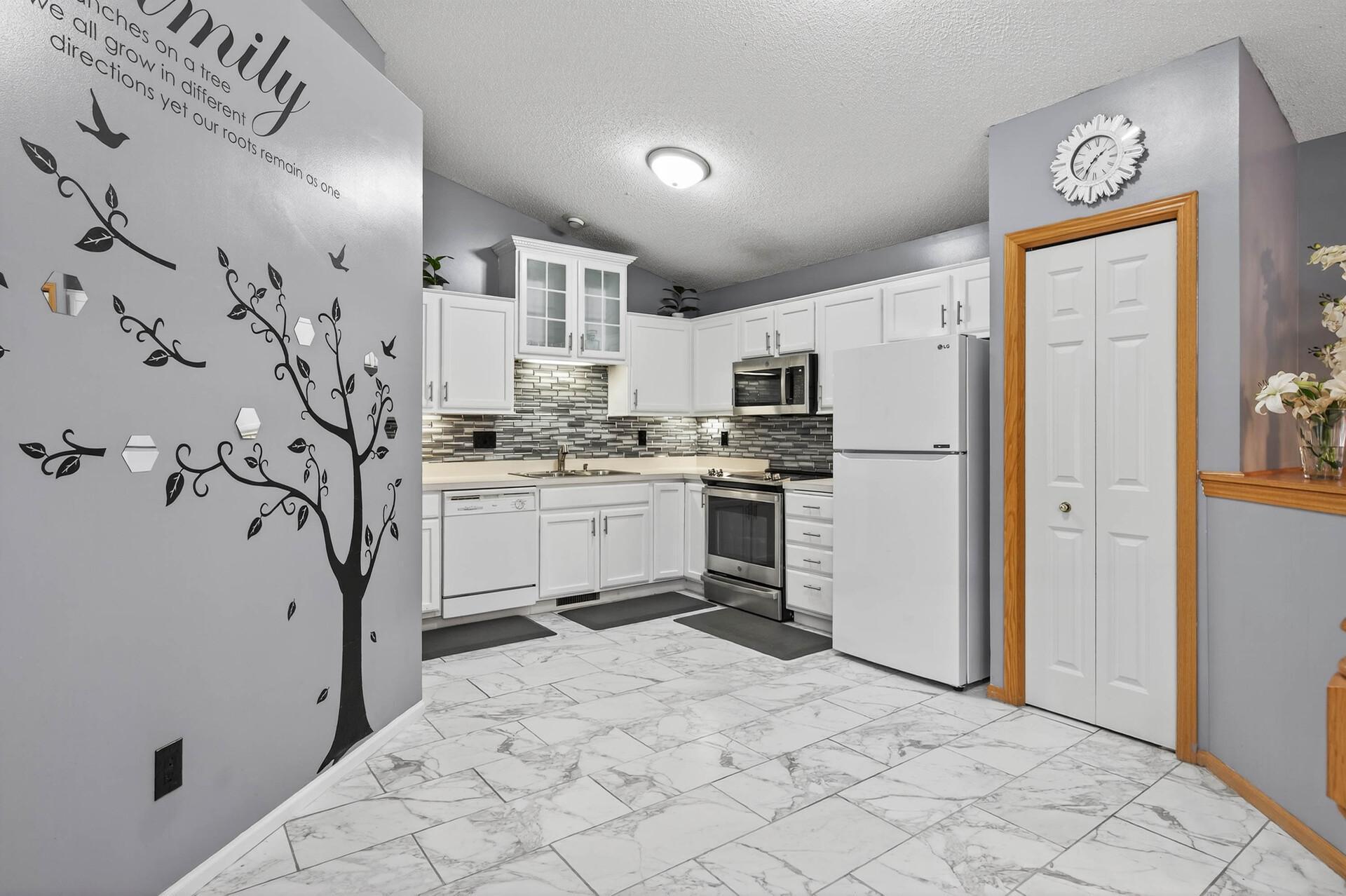 8827 Coffman Path Inver Grove Heights, MN 55076 - Photo 4 of 17