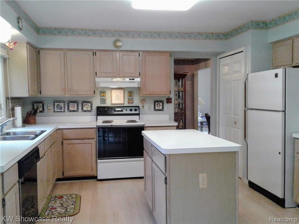 29523 English Way Novi, MI 48377 - Photo 11 of 22