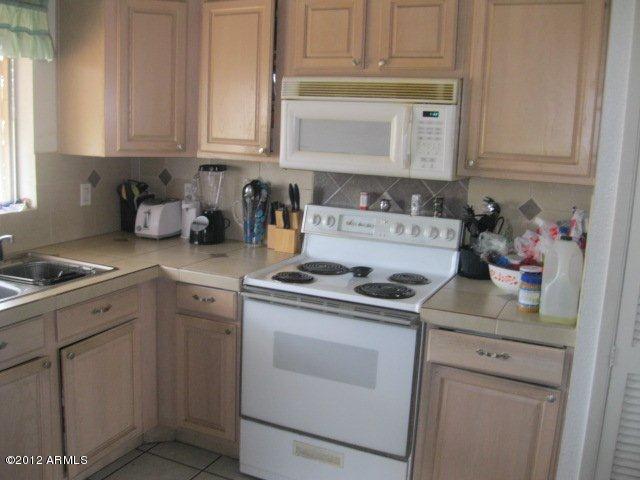 4503 West Hatcher Road Glendale, AZ 85302 - Photo 5 of 11 Kitchen #1