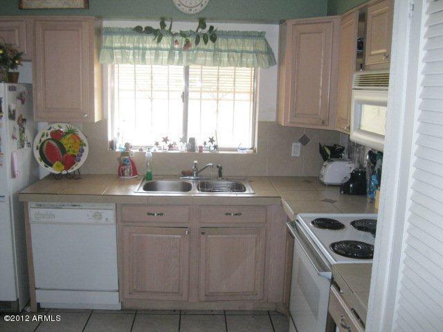 4503 West Hatcher Road Glendale, AZ 85302 - Photo 6 of 11 Kitchen #2