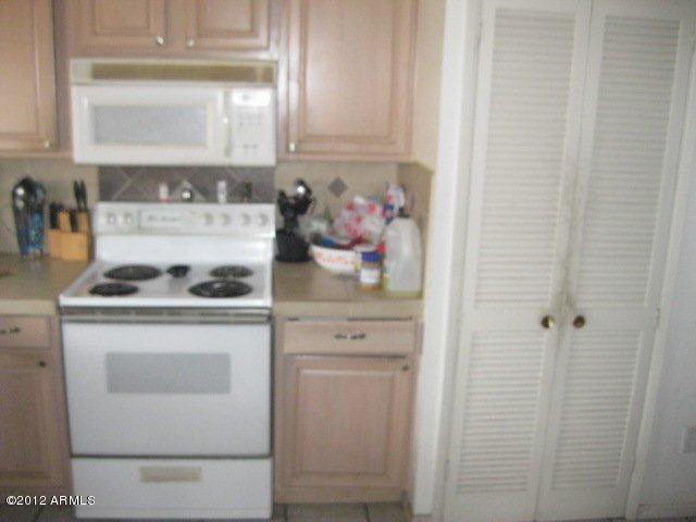 4503 West Hatcher Road Glendale, AZ 85302 - Photo 7 of 11 Kitchen #3