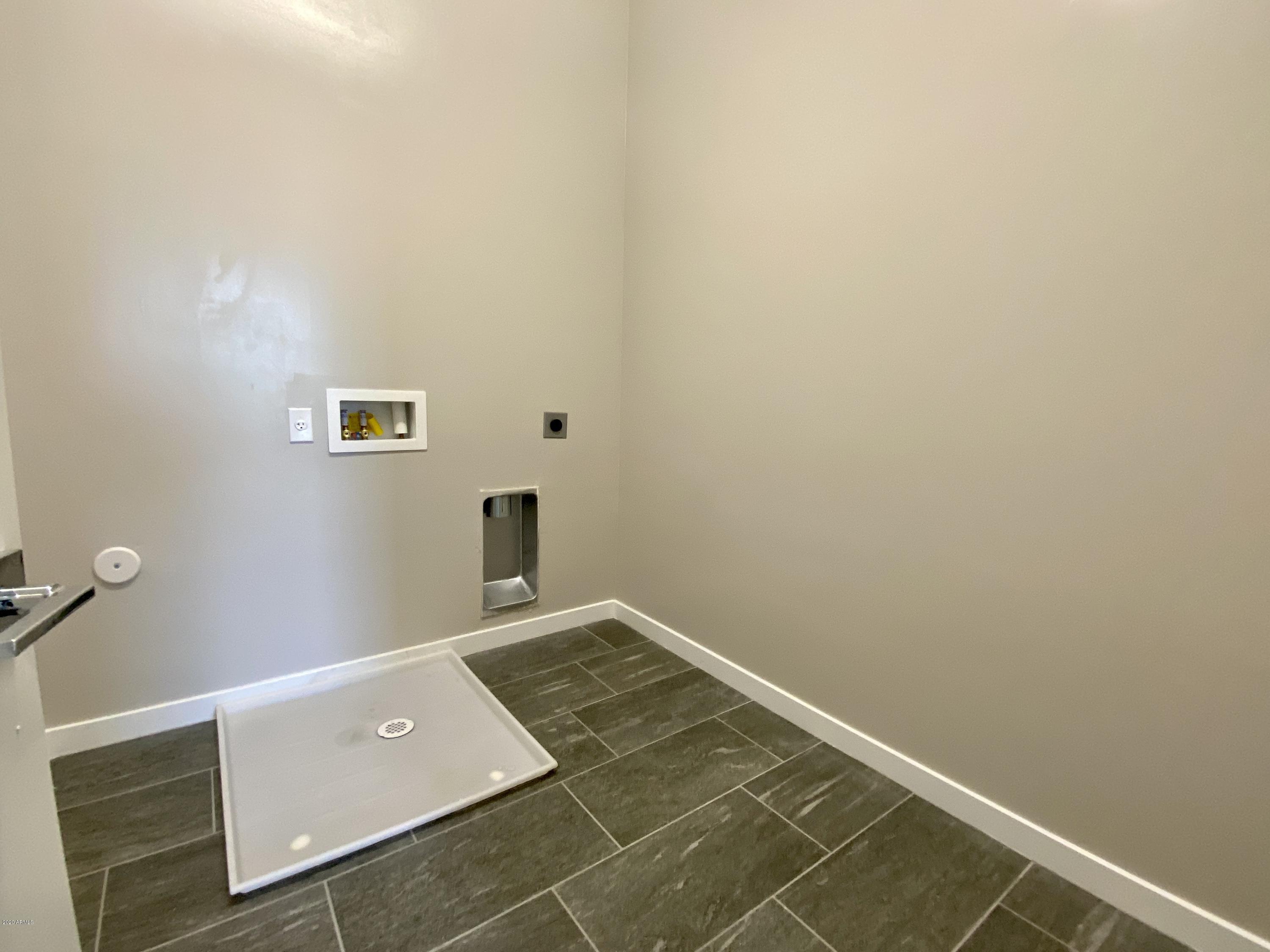 6301 North 12th Street, Unit 6 Phoenix, AZ 85014 - Photo 16 of 23 Laundry