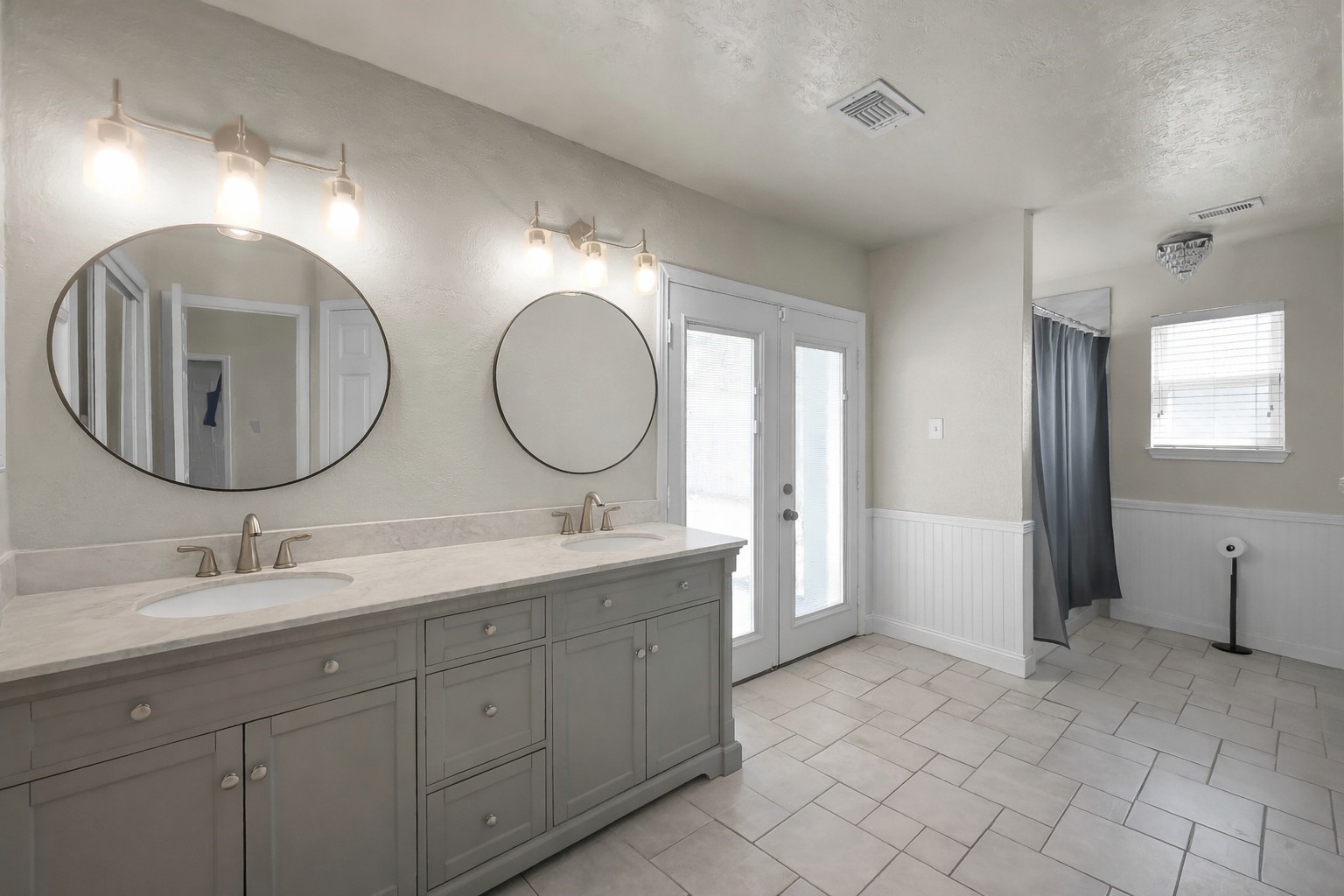 29206 Stapleford Street Spring, TX 77386 - Photo 17 of 22 a bathroom with double vanity sinks and a mirror