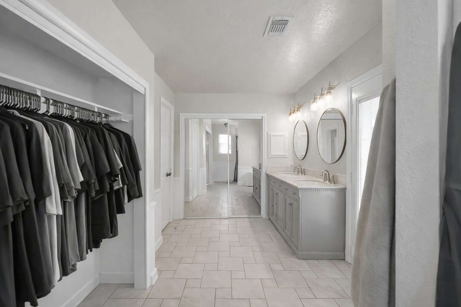 29206 Stapleford Street Spring, TX 77386 - Photo 18 of 22 a view of a walk in closet
