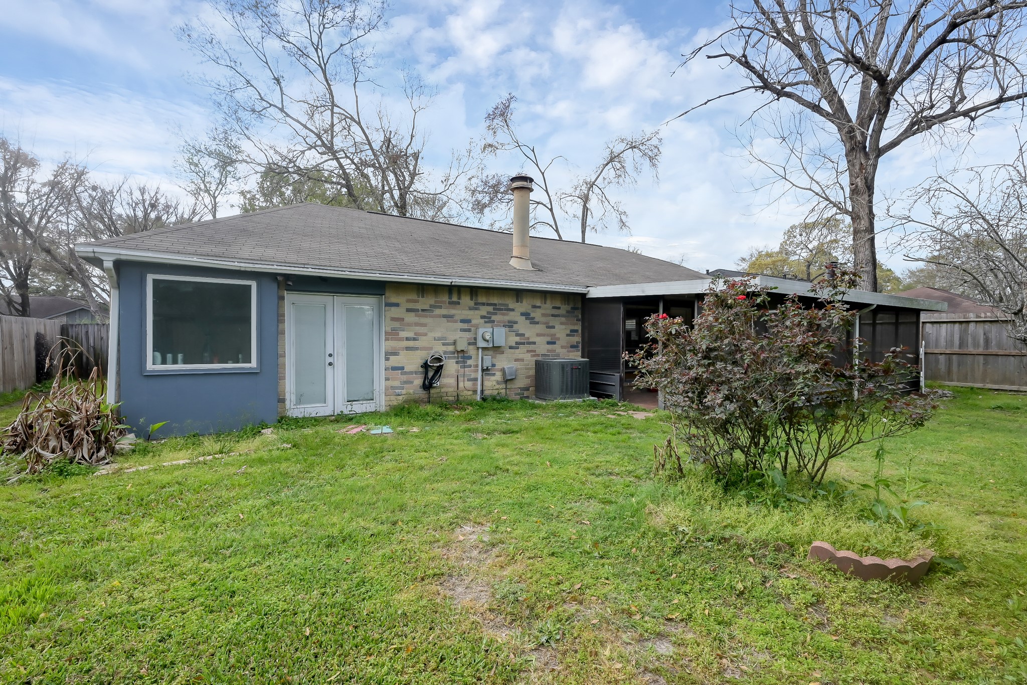 29206 Stapleford Street Spring, TX 77386 - Photo 19 of 22 a backyard of a house with lots of green space