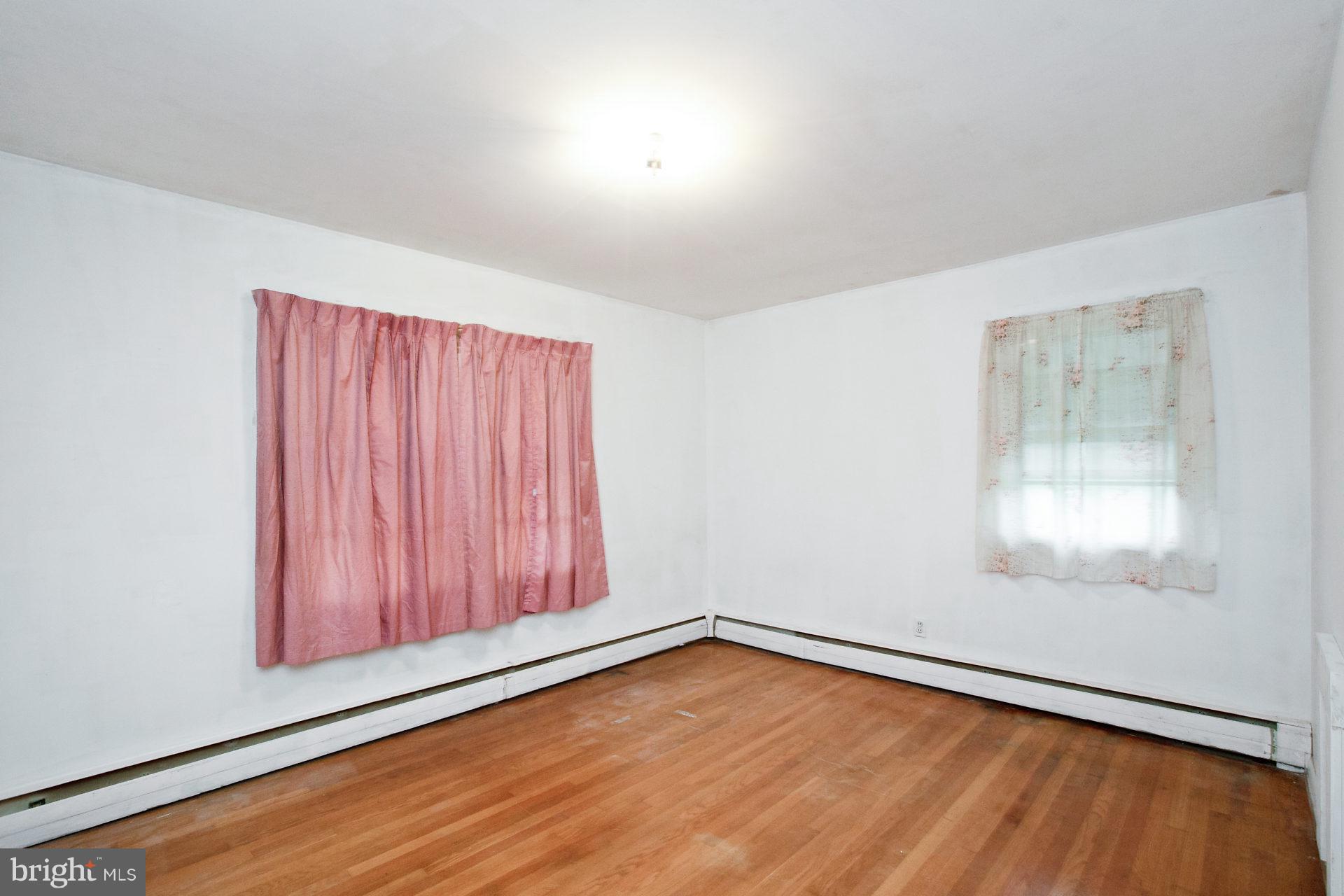 2815 Holland Cliffs Road Huntingtown, MD 20639 - Photo 14 of 21 Master bedroom