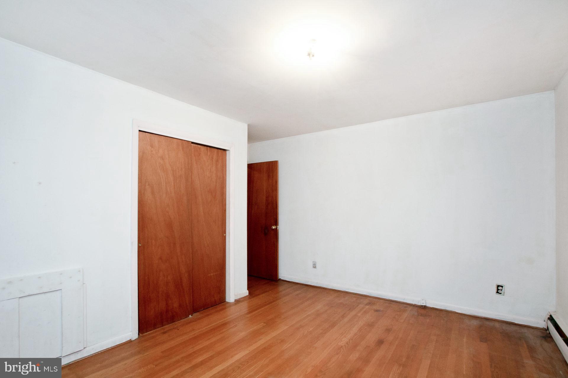 2815 Holland Cliffs Road Huntingtown, MD 20639 - Photo 15 of 21 Master bedroom