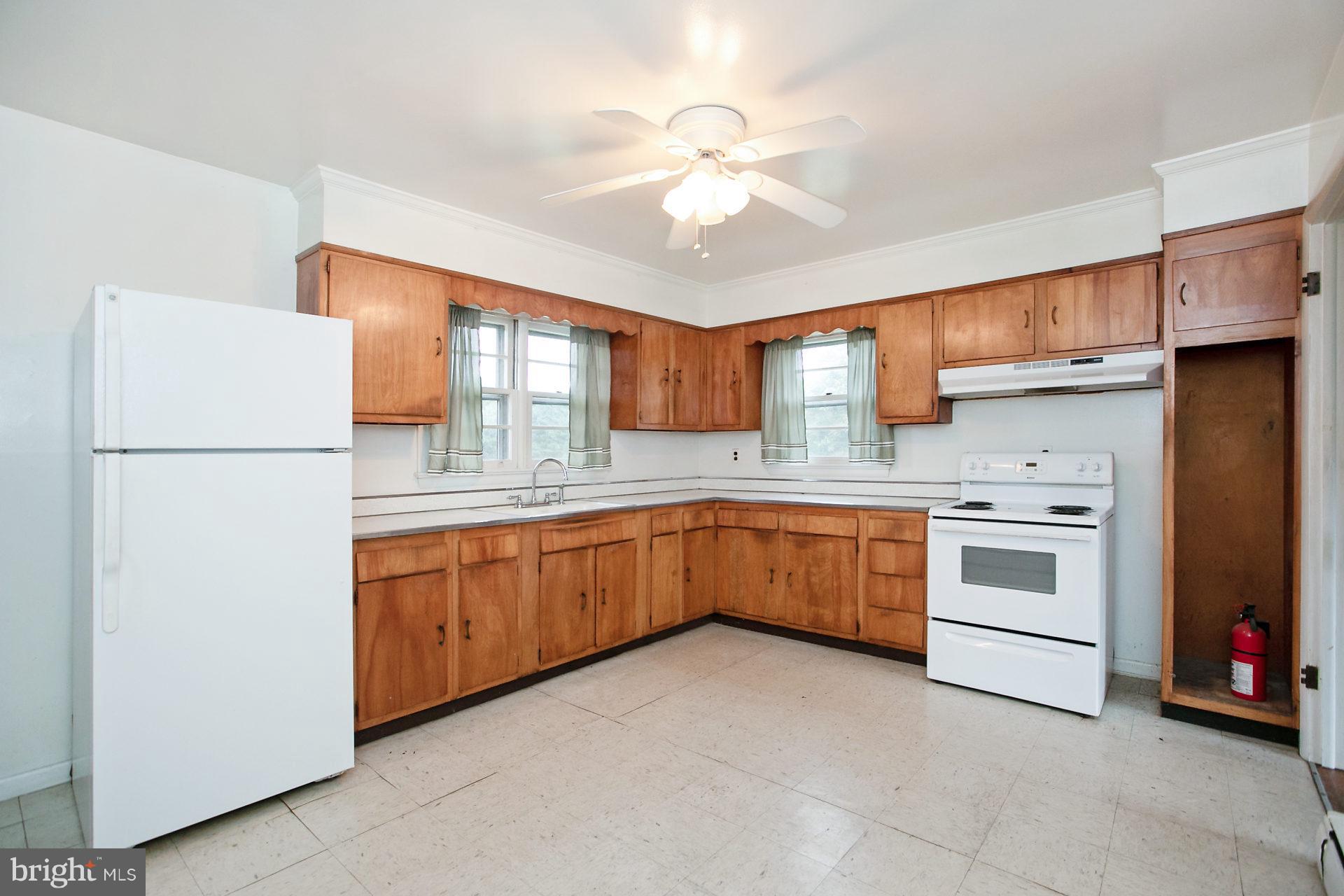 2815 Holland Cliffs Road Huntingtown, MD 20639 - Photo 19 of 21 Room to spread out and enjoy cooking.