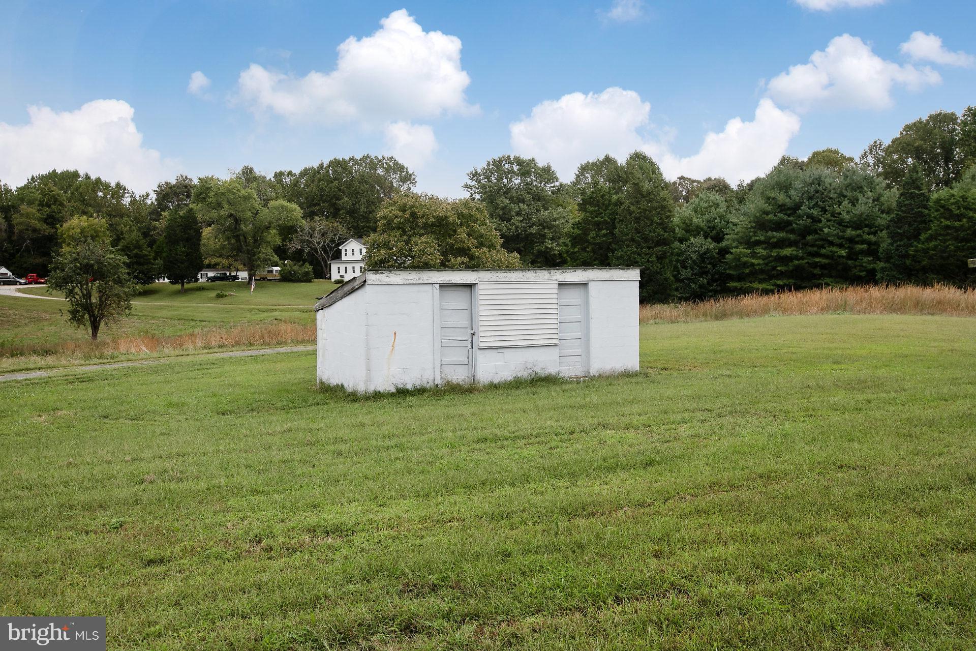2815 Holland Cliffs Road Huntingtown, MD 20639 - Photo 5 of 21 Chicken coop