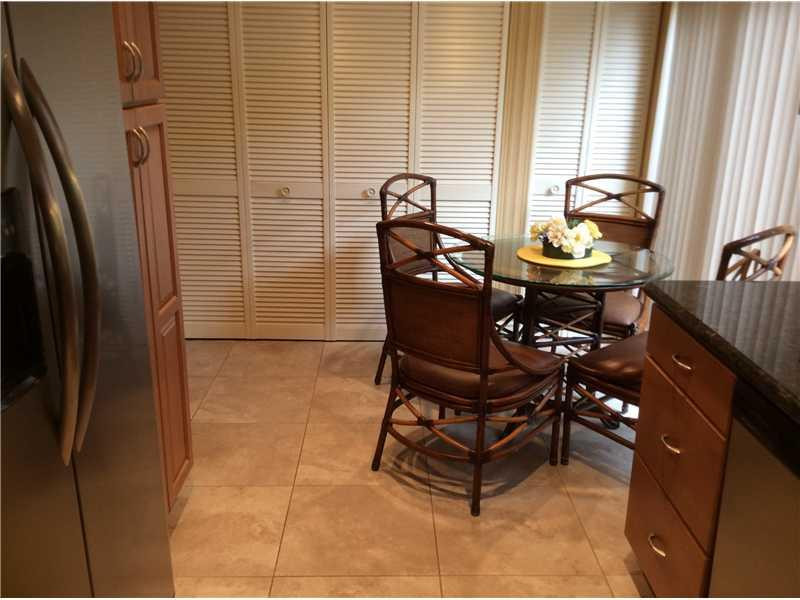21887 Arriba Real, Unit 21887 Boca Raton, FL 33433 - Photo 3 of 16 Kitchen