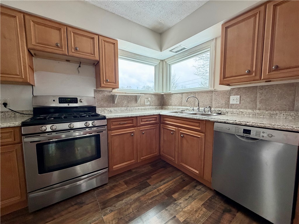 43 Hampton Road Southport, NY 14904 - Photo 8 of 28