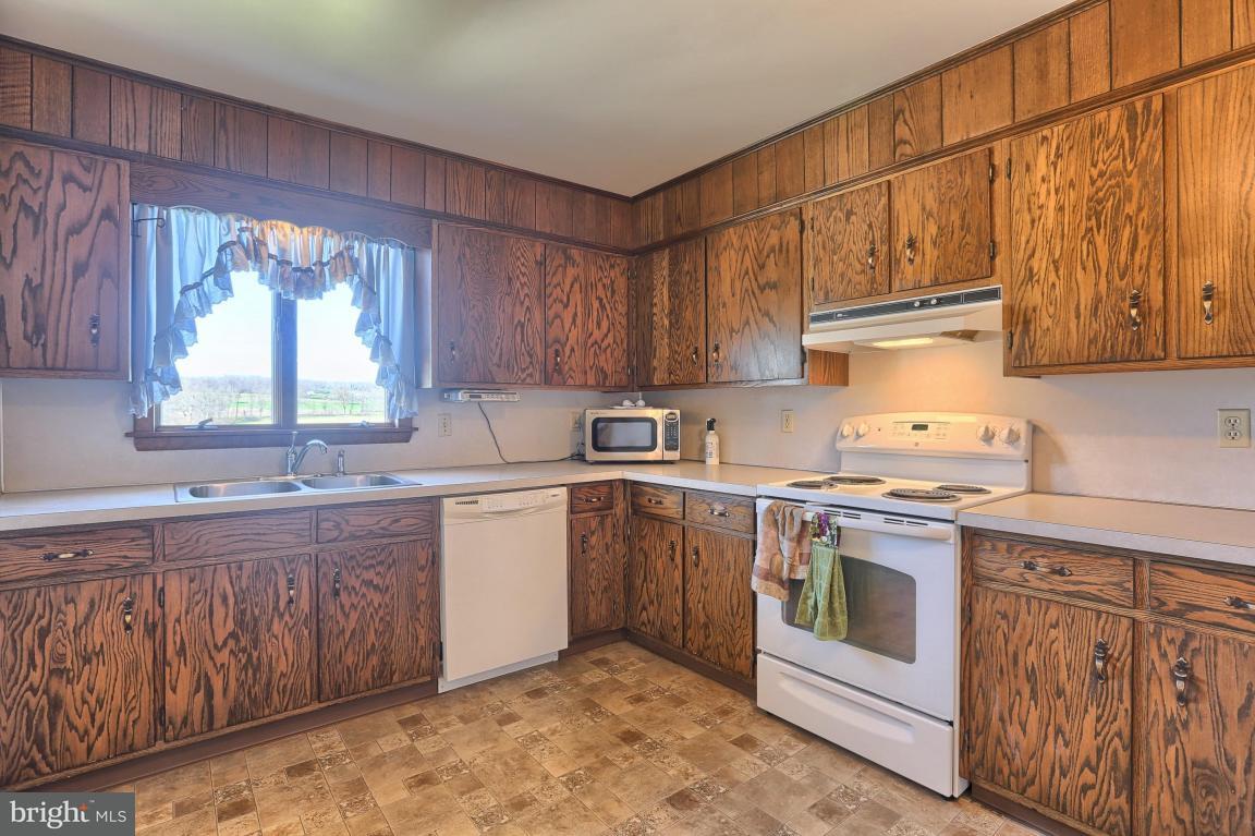 8236 Elizabethtown Road Elizabethtown, PA 17022 - Photo 4 of 19