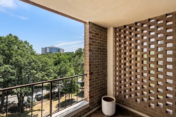 $785,000 | 33 Pond Avenue, Unit 603, Brookline, MA 02445