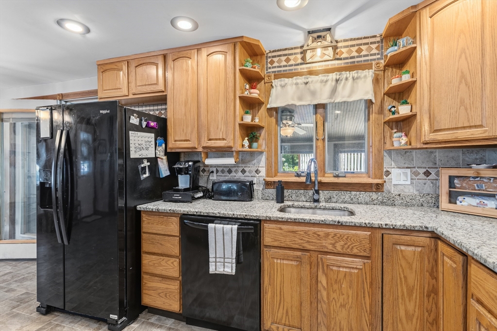 215 Donohue Road Dracut, MA 01826 - Photo 16 of 40