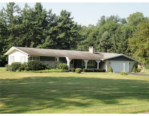 812 Enterprise Road Grove City, PA 16127 - Photo 1 of 9 Exterior Front.