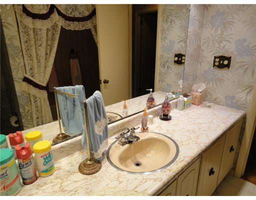 812 Enterprise Road Grove City, PA 16127 - Photo 5 of 9 Full Bath.