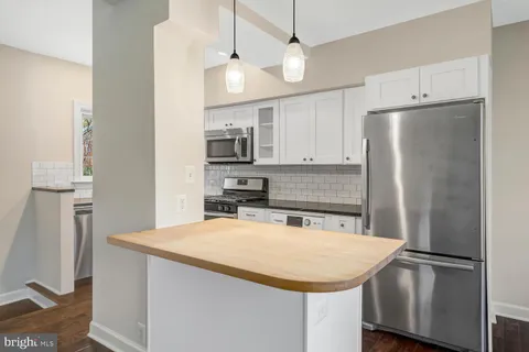 $409,900 | 3707 Holmes Lane, Alexandria, VA 22302