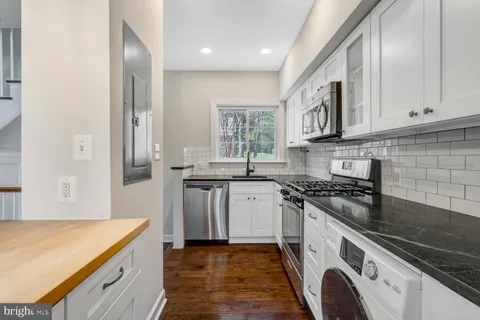 $409,900 | 3707 Holmes Lane, Alexandria, VA 22302
