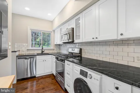 $409,900 | 3707 Holmes Lane, Alexandria, VA 22302