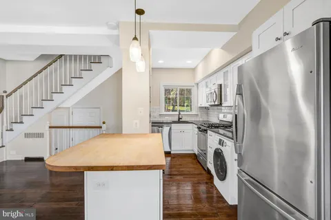 $409,900 | 3707 Holmes Lane, Alexandria, VA 22302