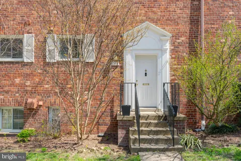 $409,900 | 3707 Holmes Lane, Alexandria, VA 22302
