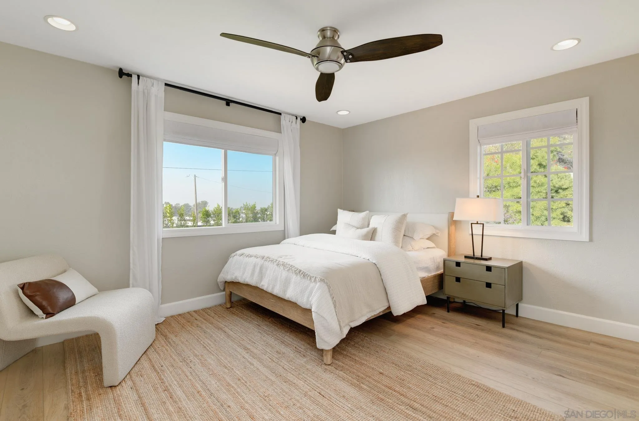 1129 Bonita Drive Encinitas, CA 92024 - Photo 11 of 29