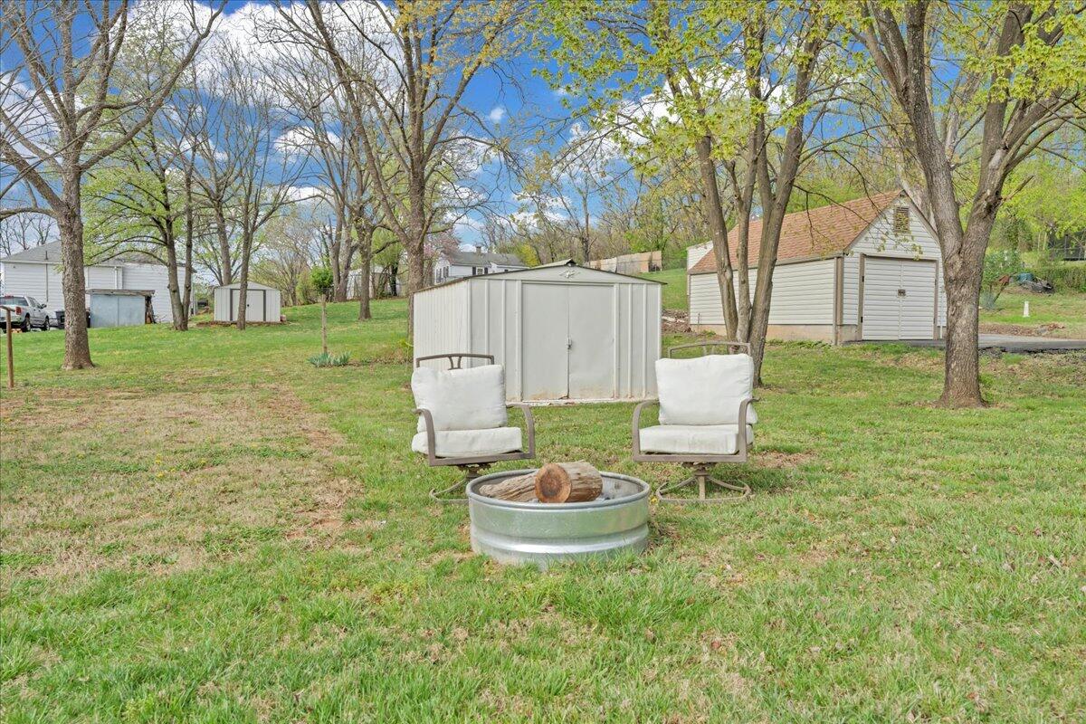 5120 Starkey Road Roanoke, VA 24018 - Photo 31 of 43 a backyard of a house with table and chairs