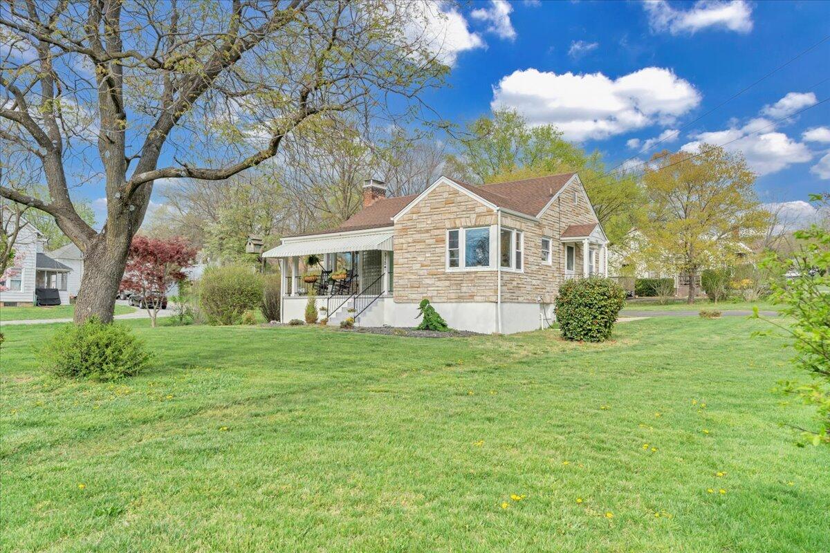 5120 Starkey Road Roanoke, VA 24018 - Photo 37 of 43 a front view of a house with garden