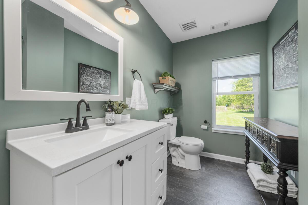 2522 Bean-Oller Road Delaware, OH 43015 - Photo 36 of 93 1st floor - Full bathroom