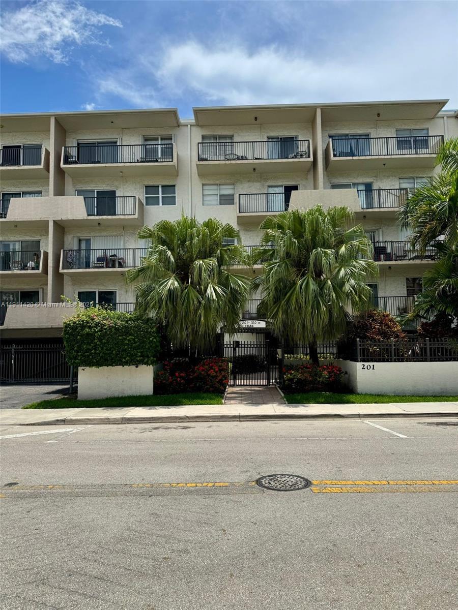 201 180th Drive, Unit 114 Sunny Isles Beach, FL 33160 - Photo 2 of 29