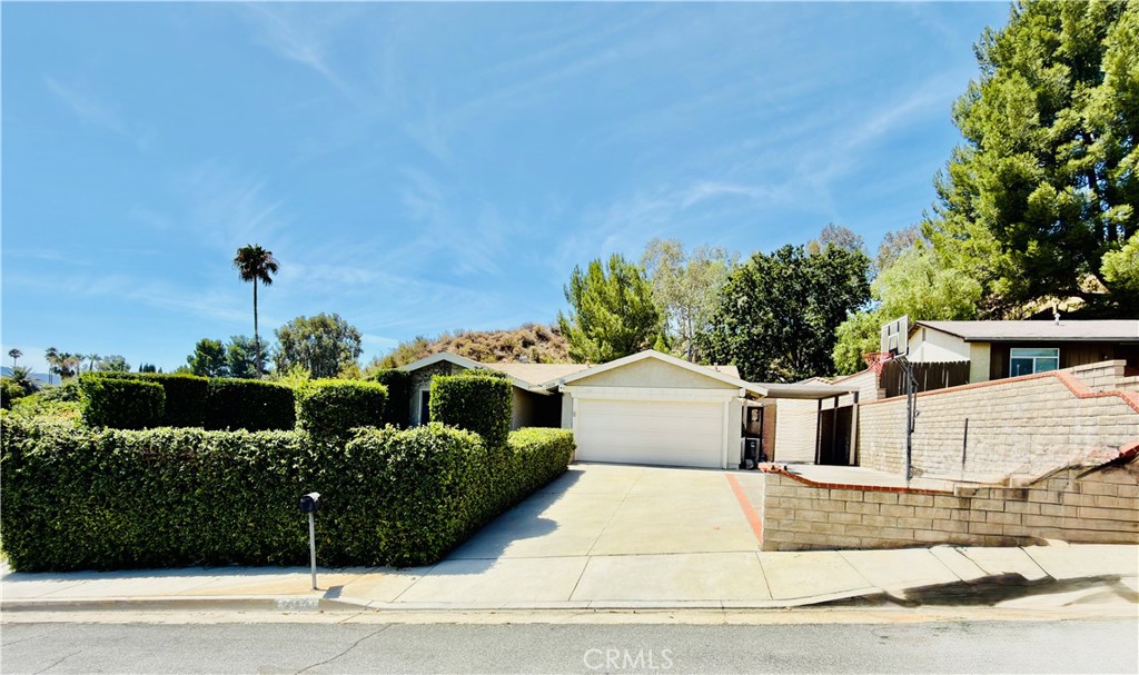 23228 Redbud Ridge Circle Valencia, CA 91354 - Photo 2 of 3