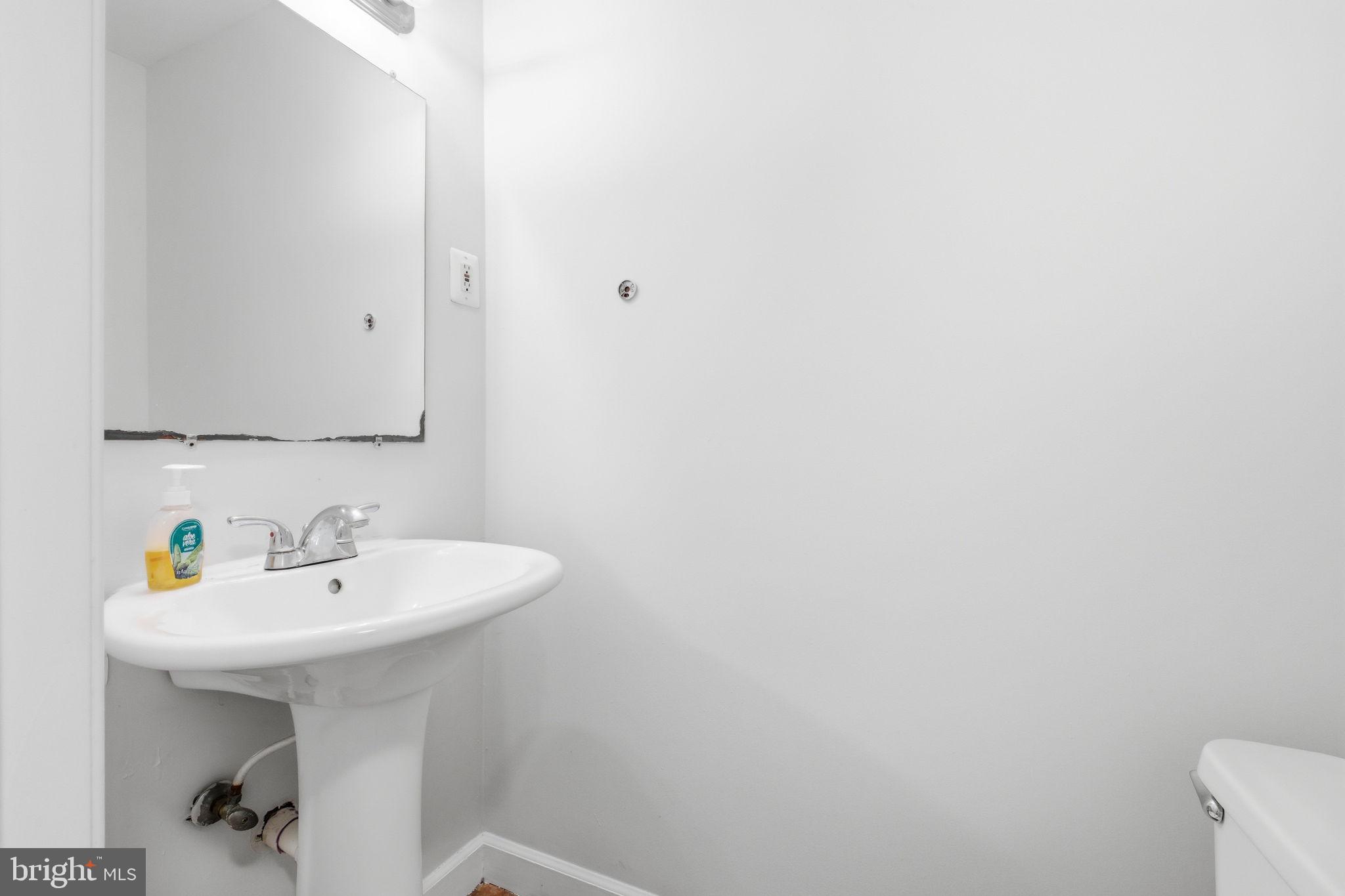 14465 Golden Oak Road Centreville, VA 20121 - Photo 3 of 22 Powder Room