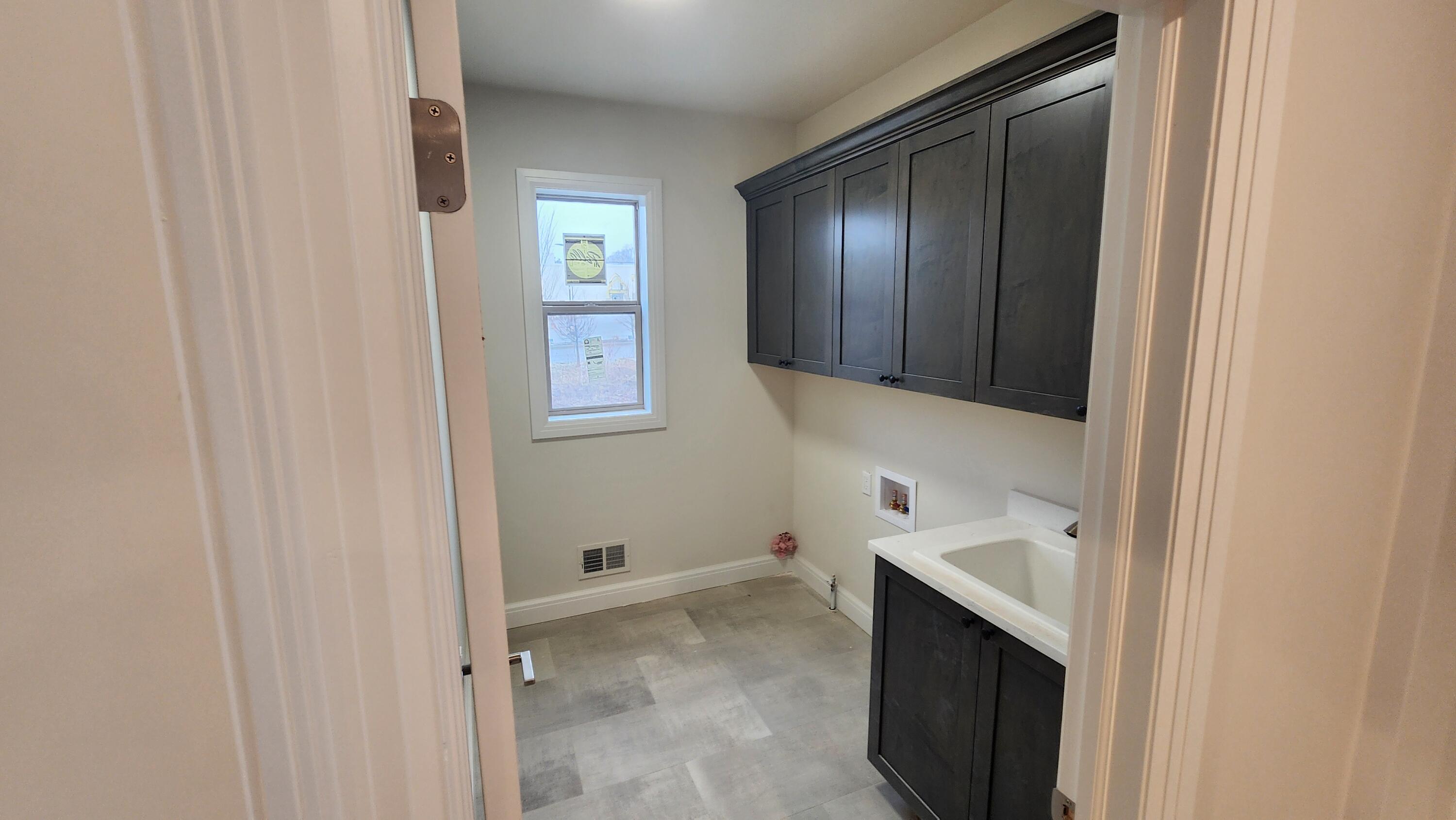 3110 Raffler Drive Rochester, MI 48307 - Photo 25 of 39 Laundry