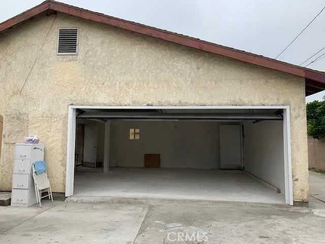 a view of a garage