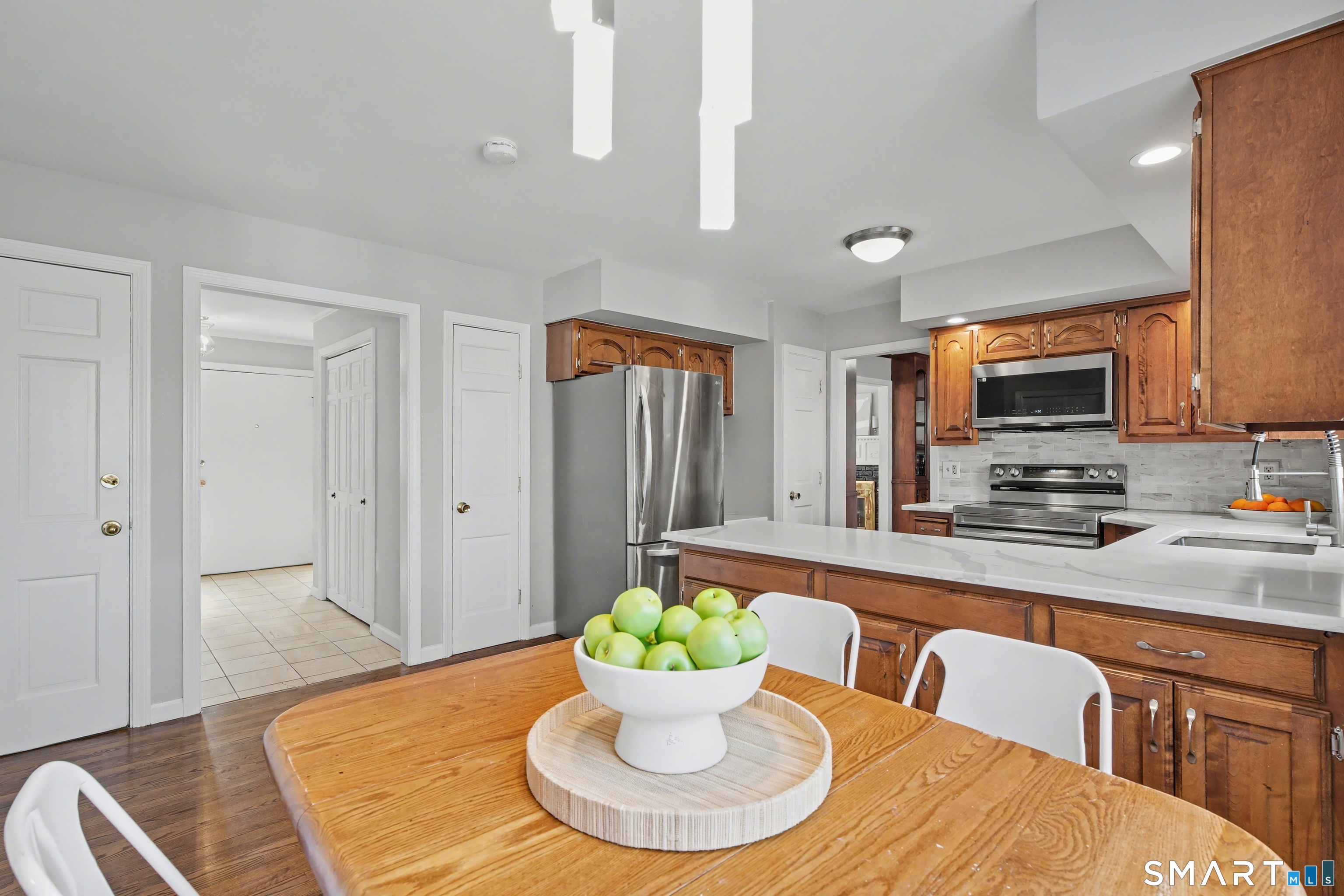 37 Lovers Lane Madison, CT 06443 - Photo 11 of 36