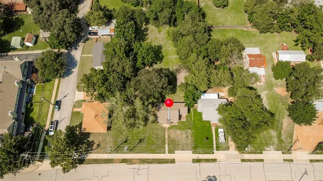 $650,000 | 404 West Hudgins Street, Grapevine, TX 76051